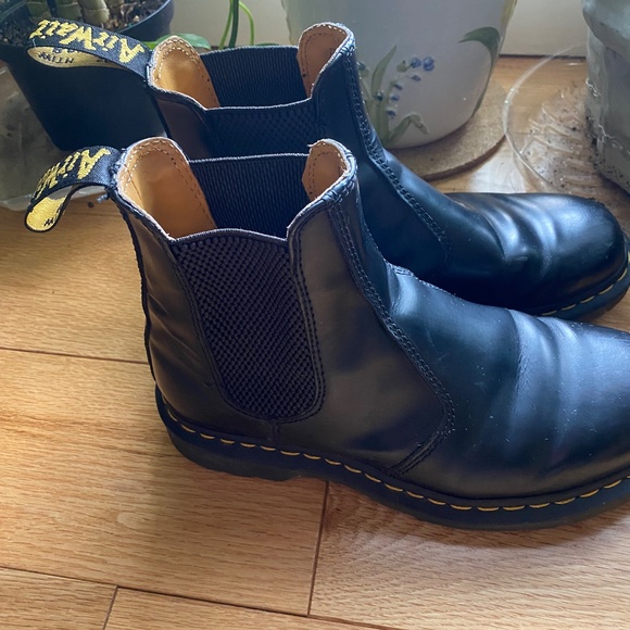 Doc Martens Smooth Leather Chelsea Boots - Picture 2 of 6